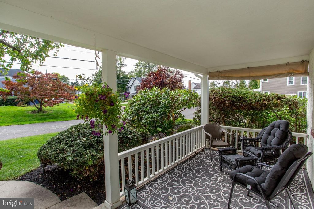 501 E PENN ST, NEWTOWN, PA 18940 — photo 4