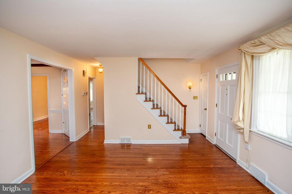 501 E PENN ST, NEWTOWN, PA 18940 — photo 5