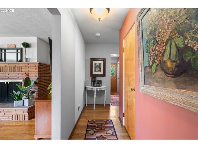 2947 AMMONS Dr, Longview, WA 98632