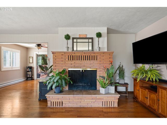 2947 AMMONS Dr, Longview, WA 98632