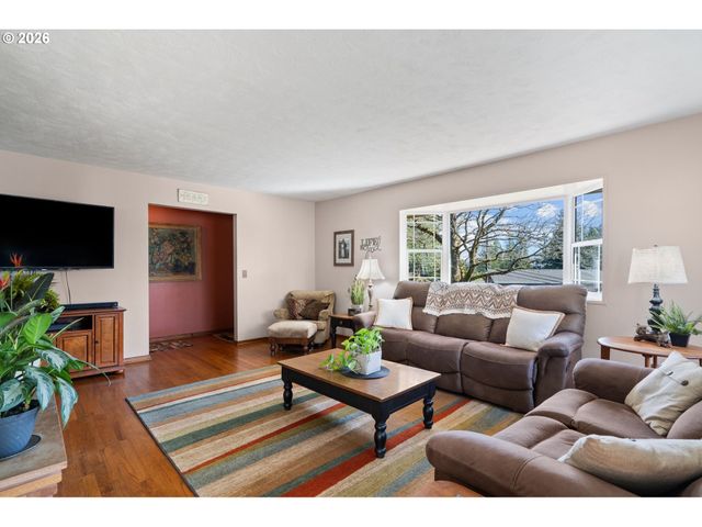 2947 AMMONS Dr, Longview, WA 98632