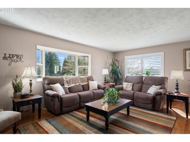 2947 AMMONS Dr, Longview, WA 98632