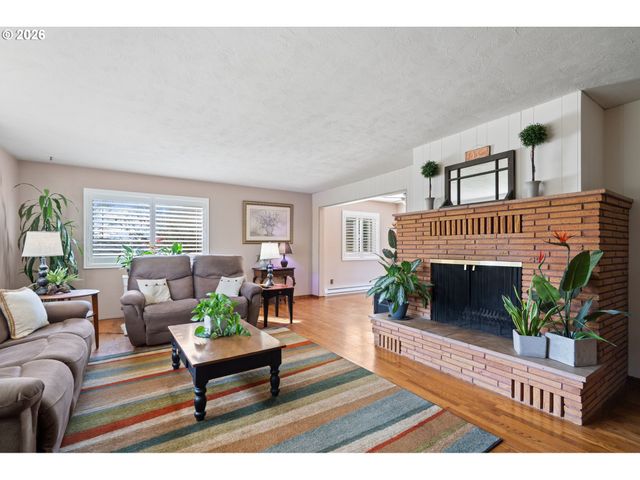 2947 AMMONS Dr, Longview, WA 98632