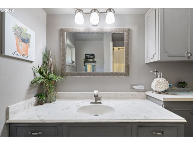 2947 AMMONS Dr, Longview, WA 98632