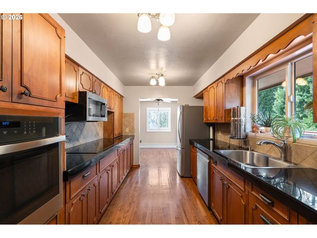 2947 AMMONS Dr, Longview, WA 98632