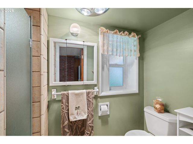 2947 AMMONS Dr, Longview, WA 98632