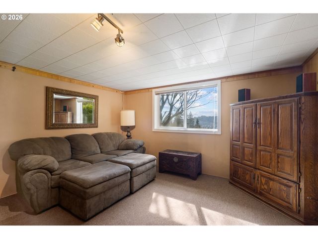 2947 AMMONS Dr, Longview, WA 98632