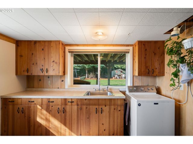 2947 AMMONS Dr, Longview, WA 98632