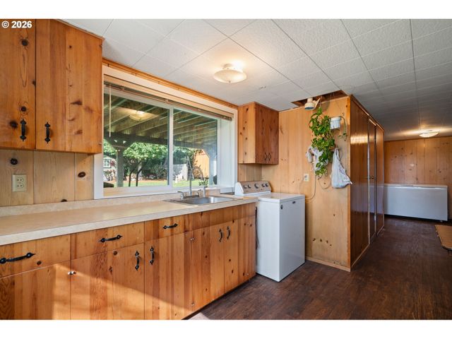 2947 AMMONS Dr, Longview, WA 98632