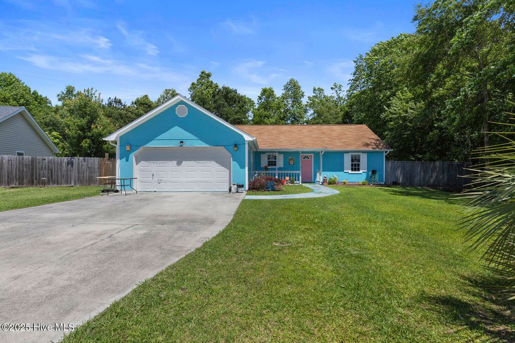 107 Foxlair Drive, Hubert, NC 28539