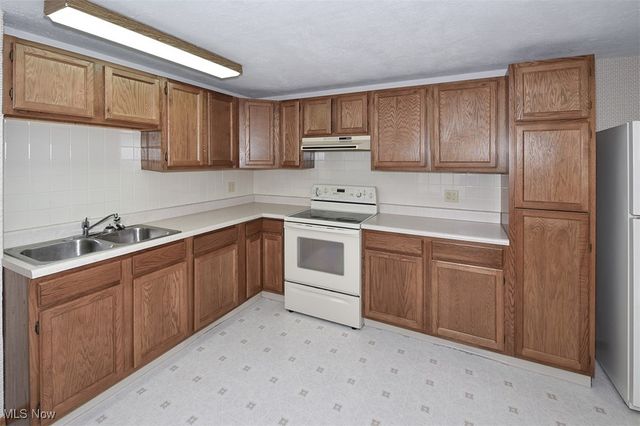 172 Loyola Drive, Elyria, OH 44035