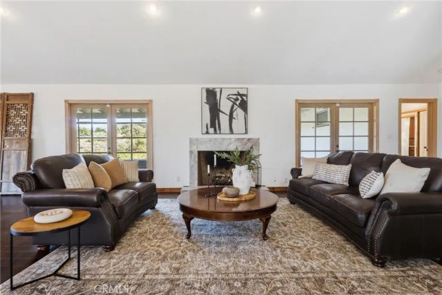 2 Hitching Post, Rolling Hills Estates, CA 90274