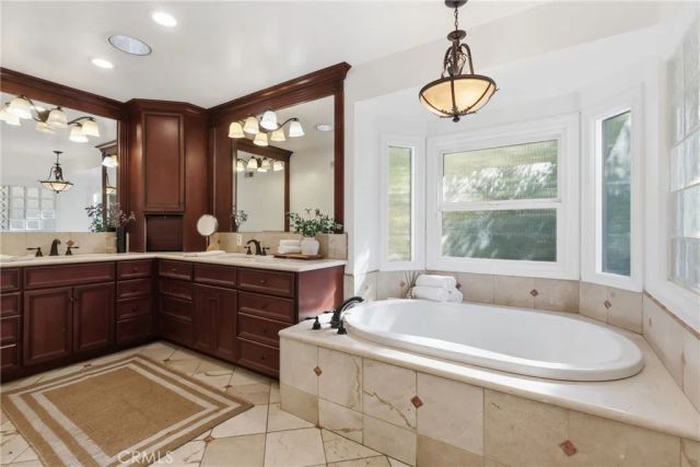 2 Hitching Post, Rolling Hills Estates, CA 90274