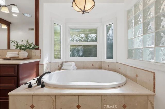 2 Hitching Post, Rolling Hills Estates, CA 90274