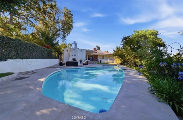 2 Hitching Post, Rolling Hills Estates, CA 90274
