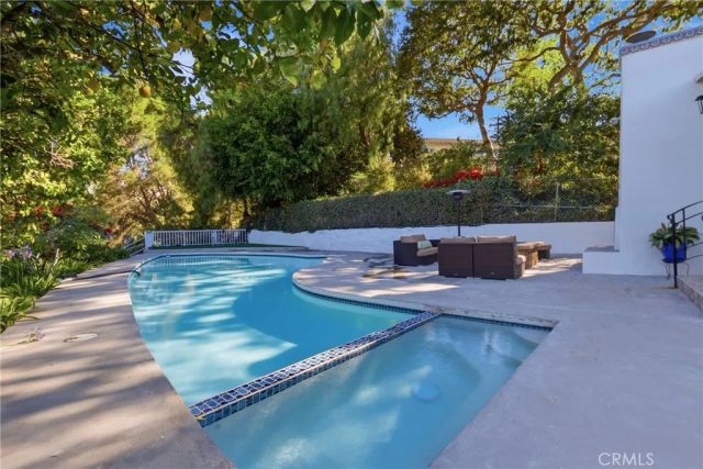 2 Hitching Post, Rolling Hills Estates, CA 90274