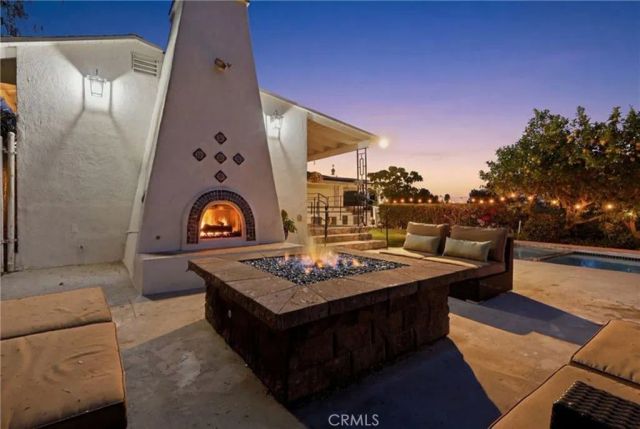 2 Hitching Post, Rolling Hills Estates, CA 90274