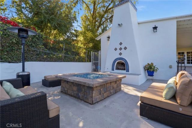 2 Hitching Post, Rolling Hills Estates, CA 90274