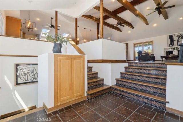 2 Hitching Post, Rolling Hills Estates, CA 90274