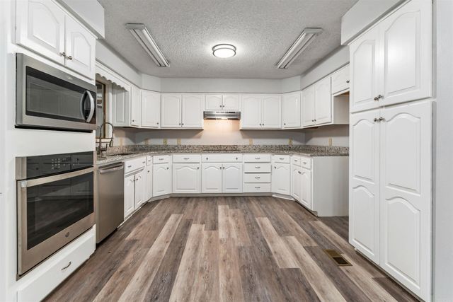 23 San Clemente Circle, Hot Springs Village, AR 71909
