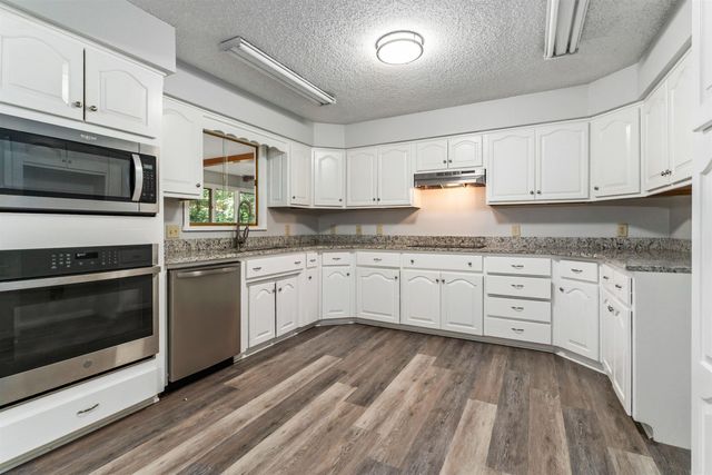 23 San Clemente Circle, Hot Springs Village, AR 71909