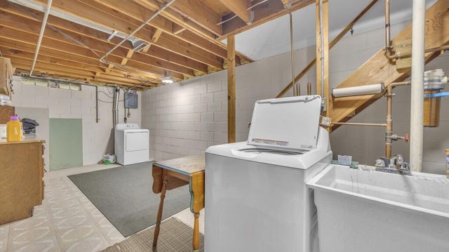 2211 N 37th STREET, Sheboygan, WI 53083