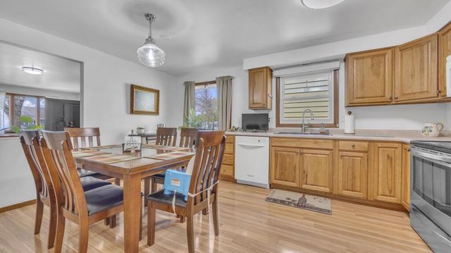2211 N 37th STREET, Sheboygan, WI 53083