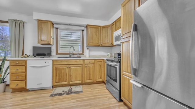 2211 N 37th STREET, Sheboygan, WI 53083