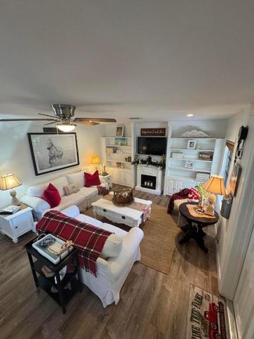 8933 SE Ceres Street, Hobe Sound, FL 33455