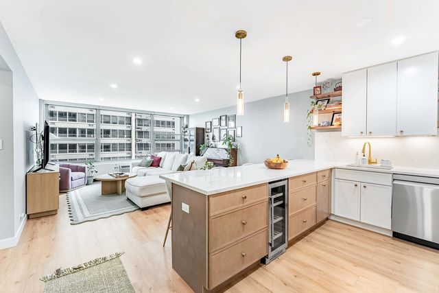 3600 N Lake Shore Drive 907, Chicago, IL 60613