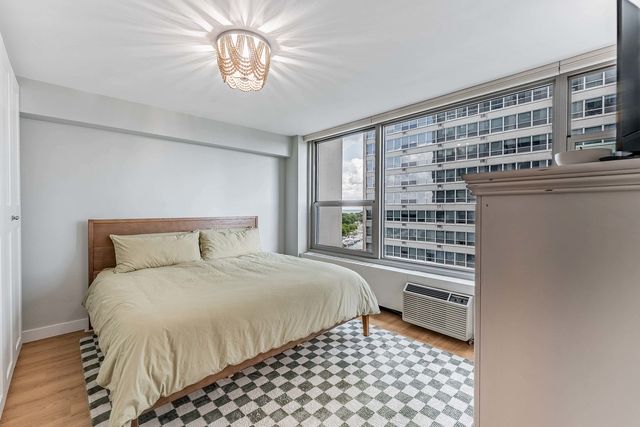 3600 N Lake Shore Drive 907, Chicago, IL 60613
