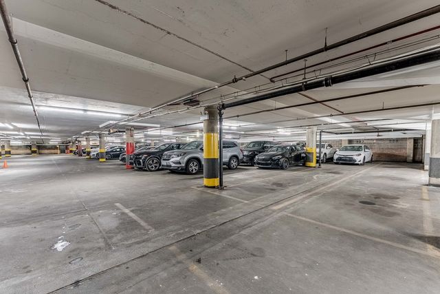 3600 N Lake Shore Drive 907, Chicago, IL 60613