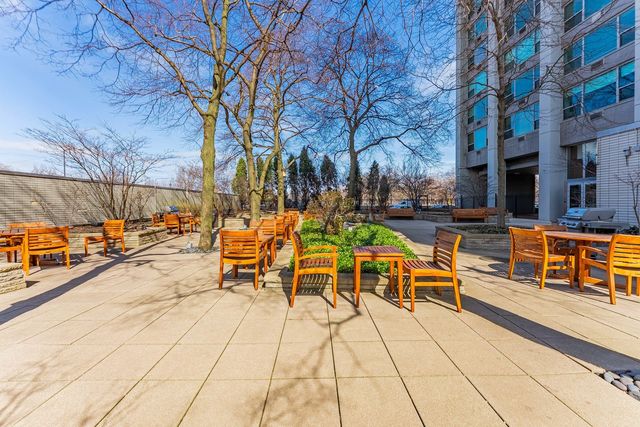 3600 N Lake Shore Drive 907, Chicago, IL 60613