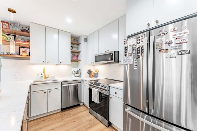 3600 N Lake Shore Drive 907, Chicago, IL 60613