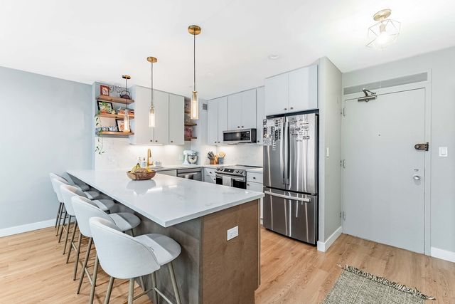 3600 N Lake Shore Drive 907, Chicago, IL 60613
