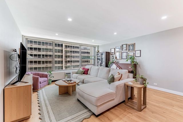 3600 N Lake Shore Drive 907, Chicago, IL 60613