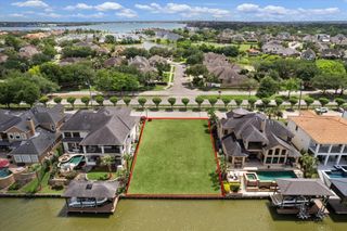 211 Blue Water Way, Kemah, TX 77565