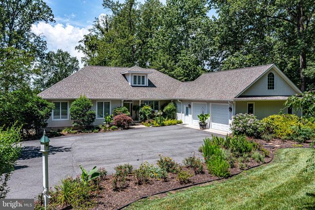 100 FERRY POINT RD, Burgess, VA 22432