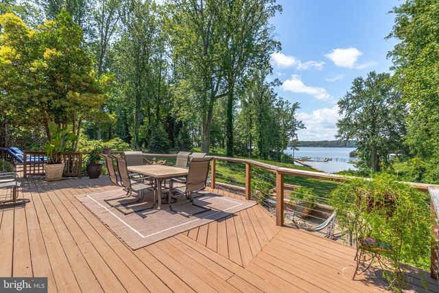100 FERRY POINT RD, Burgess, VA 22432