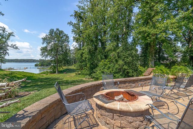 100 FERRY POINT RD, Burgess, VA 22432