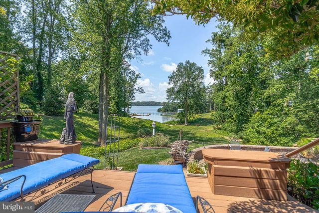 100 FERRY POINT RD, Burgess, VA 22432