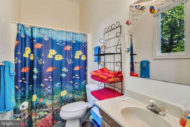 100 FERRY POINT RD, Burgess, VA 22432
