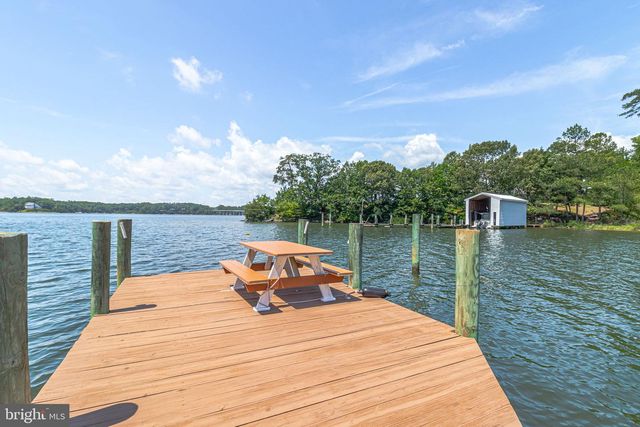 100 FERRY POINT RD, Burgess, VA 22432