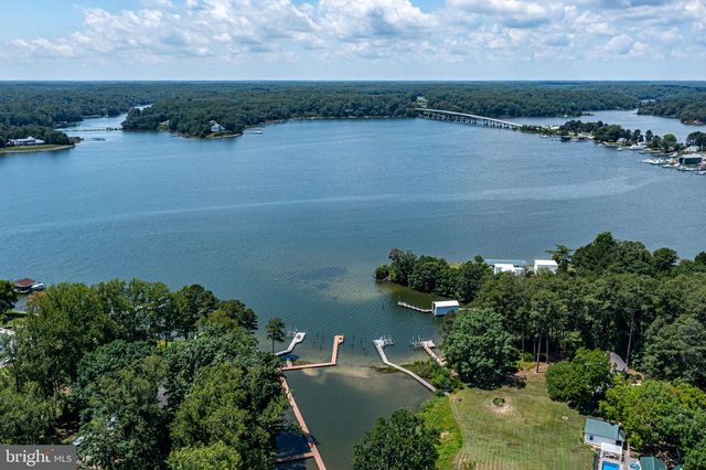 100 FERRY POINT RD, Burgess, VA 22432