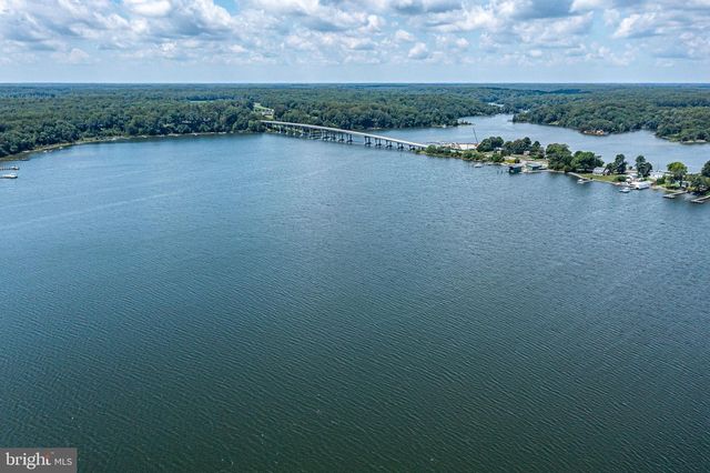 100 FERRY POINT RD, Burgess, VA 22432