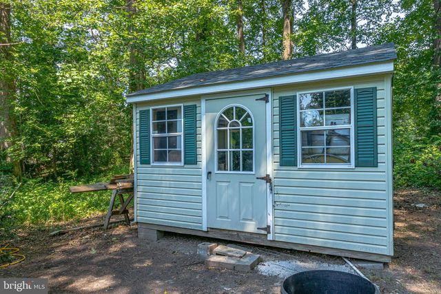 100 FERRY POINT RD, Burgess, VA 22432