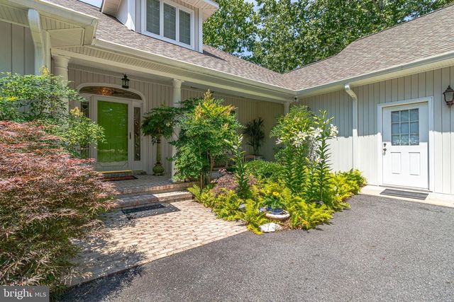 100 FERRY POINT RD, Burgess, VA 22432