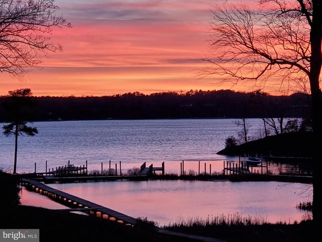 100 FERRY POINT RD, Burgess, VA 22432