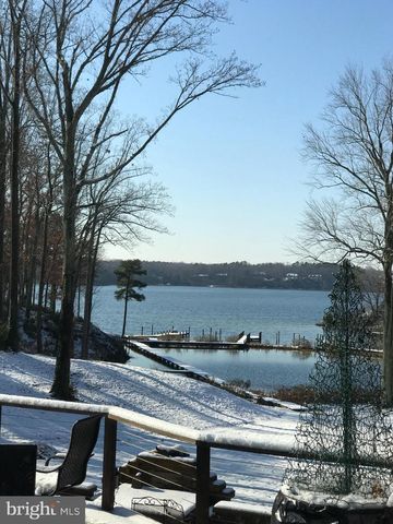 100 FERRY POINT RD, Burgess, VA 22432