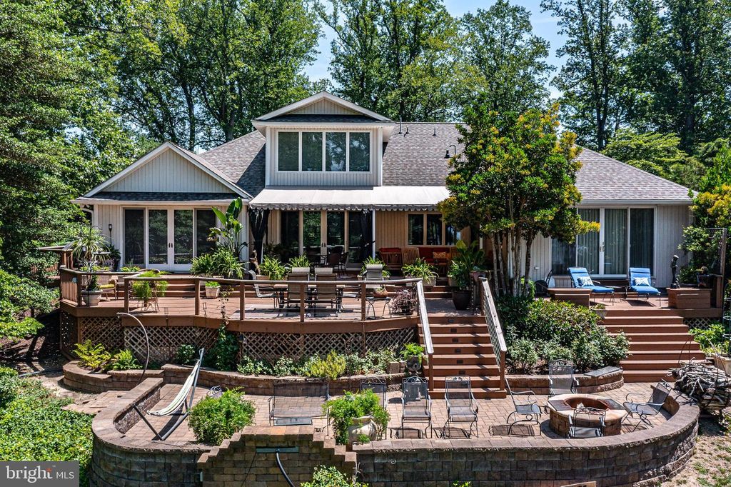 100 FERRY POINT RD, Burgess, VA 22432
